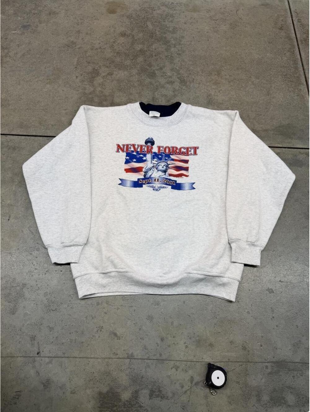 vintage never forget 9/11 statue of liberty new york crewneck size xl HAS STAIN